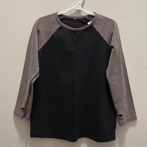 Peekaboo Beans boys long sleeve tee. Size 6.